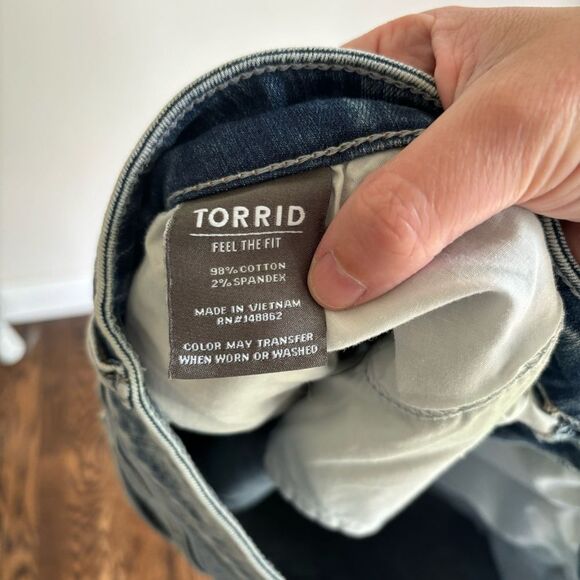 Torrid Women’s distressed denim Jean skirt size 22 - Good used condition- read! - Picture 8 of 8